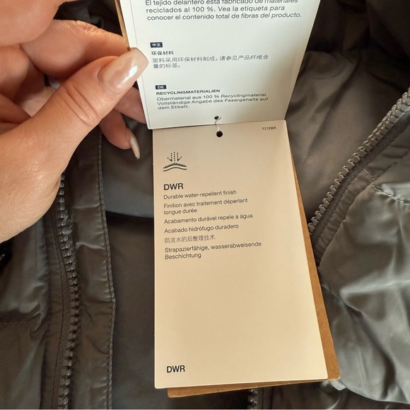 COPY - NWT WOMEN'S THE NORTH FACE HYDRENALITE DOWN PUFFER VEST - (crop vest) Sm… - Picture 5 of 10